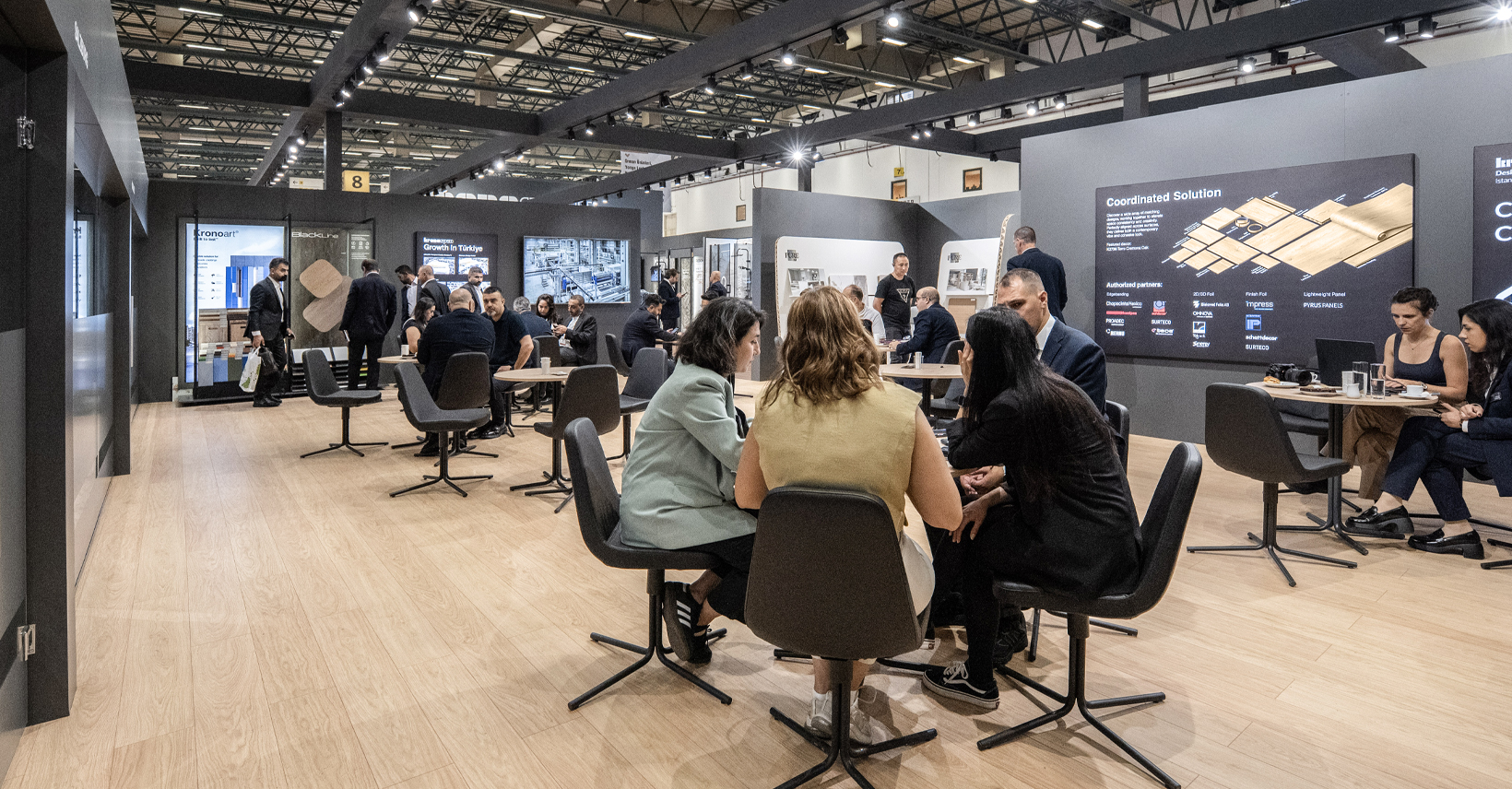 This approach invites partners and designers to explore Kronospan’s new design center in Istanbul.