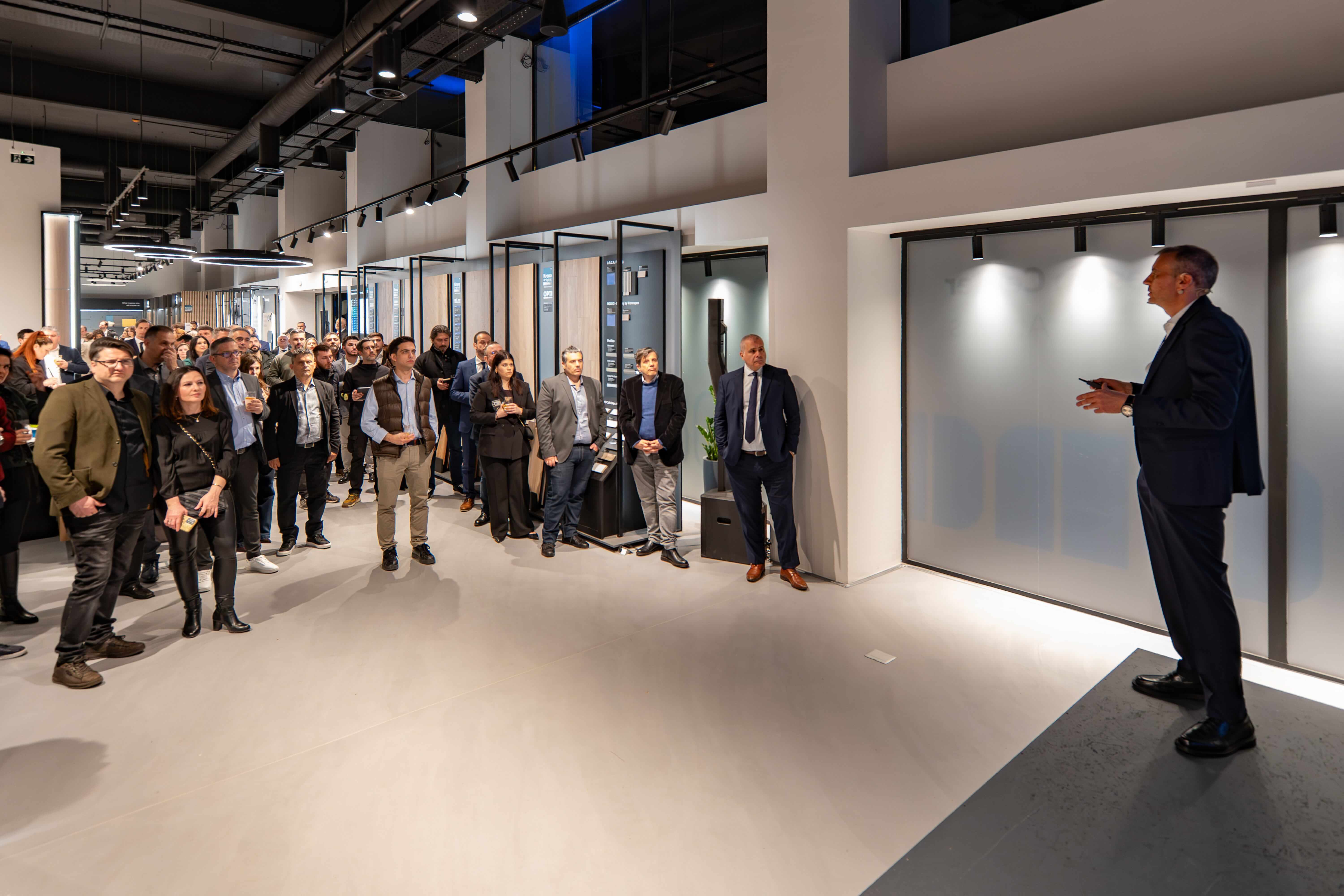 The showroom - strategically positioned along one of the city’s key arteries The showroom is strategically positioned along one of the city’s key arteries, ensuring prompt access for architects, studios, and manufacturers.