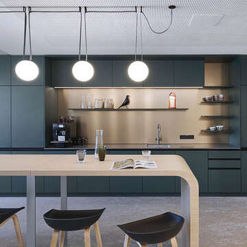 Metallic warmth meets modern function: office area for Simmons + Simmons
